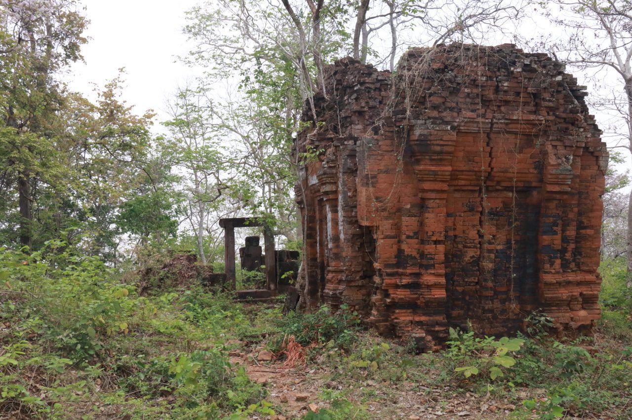 attraction-Barsaet Temple Battambang.jpg